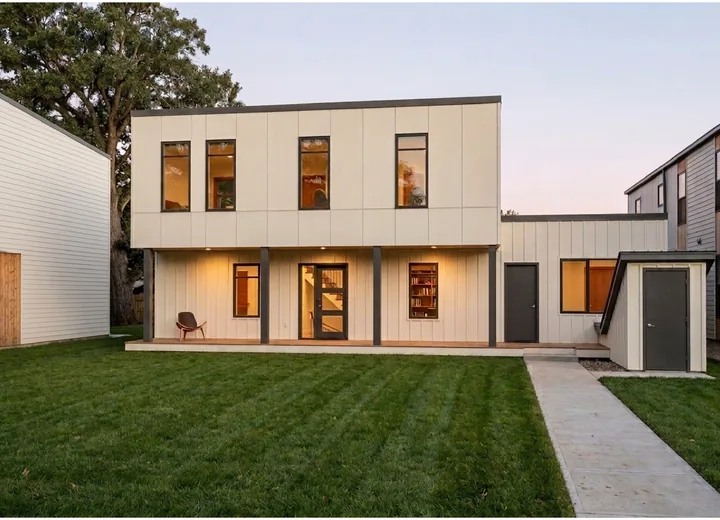 Maison contemporaine blanche avec grandes ouvertures et volume latéral, portfolio Archidep